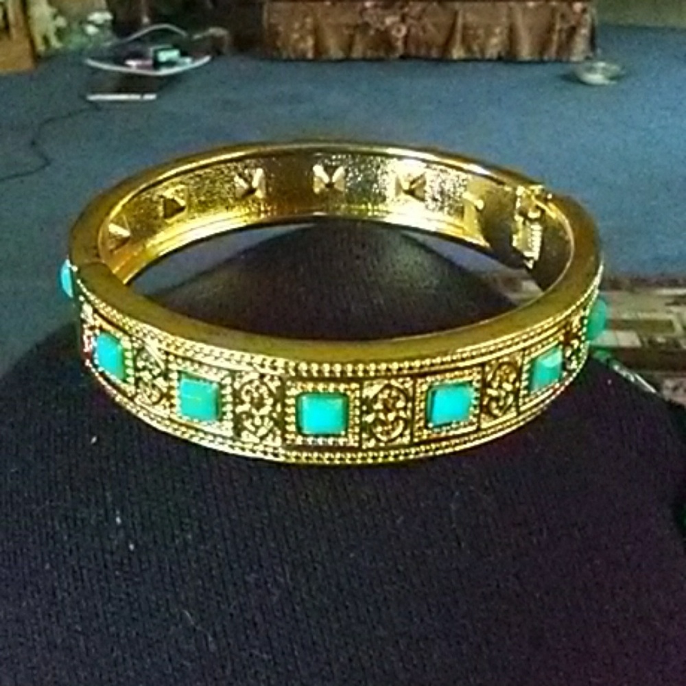 Bangle bracelet